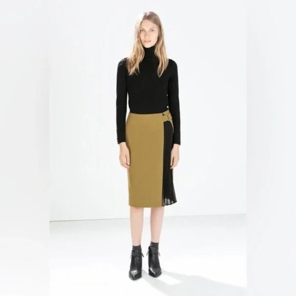 New Zara Skirt with side pleat✨✨✨ ✨✨🔥 M